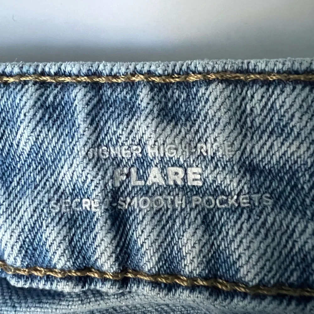 Old Navy Light Wash Women's Higher High Rise Flare Jeans - 16 - Picture 4 of 10